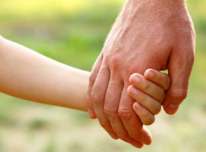 holdahand-pic668-668x444-7401