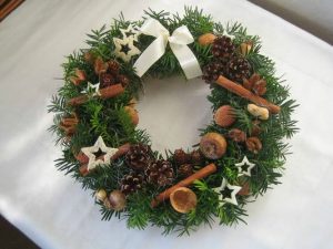 novogodniy-venok-svoimi-rukami-10